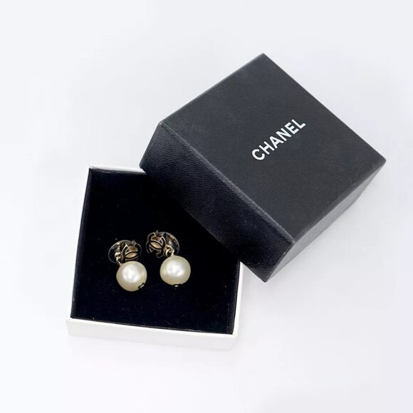 CHANEL Black CC Logos Pearl Drop Stud Earrings Gold Tone 10C Auth t1139 w/Box - Picture 6 of 16